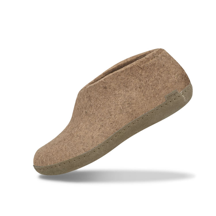 The leather shoe sand