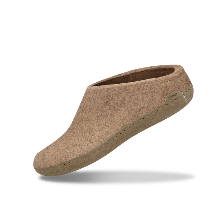 The leather slip-on sand