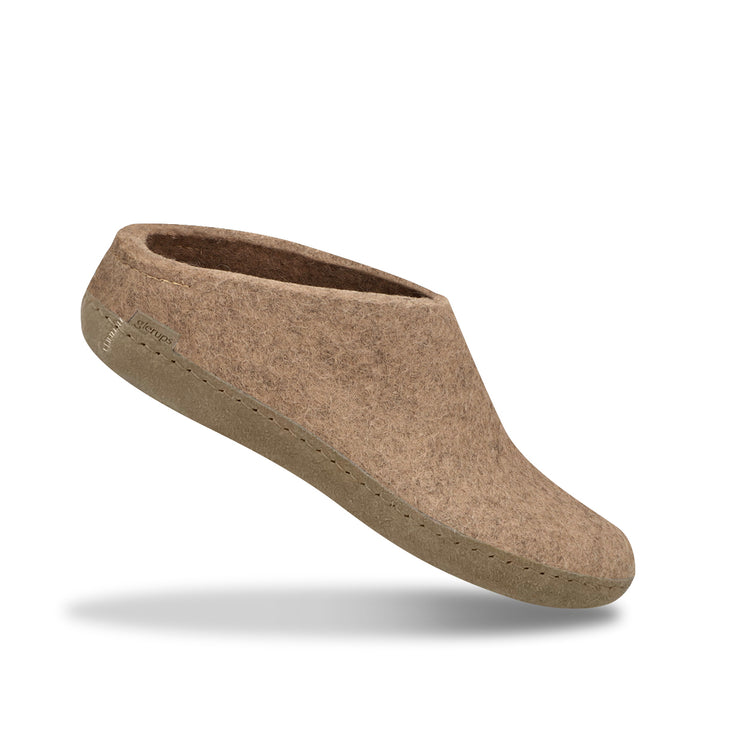 The leather slip-on sand