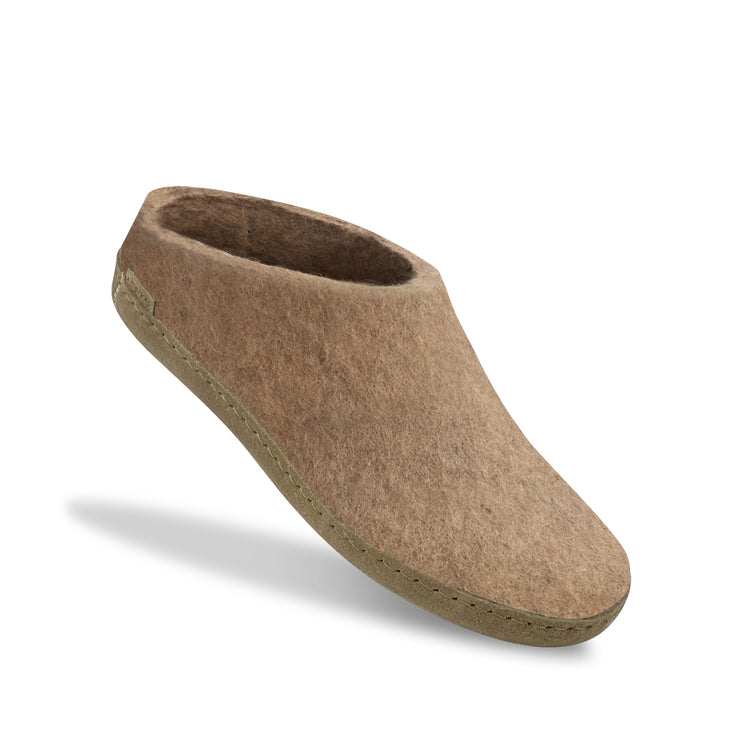 The leather slip-on sand
