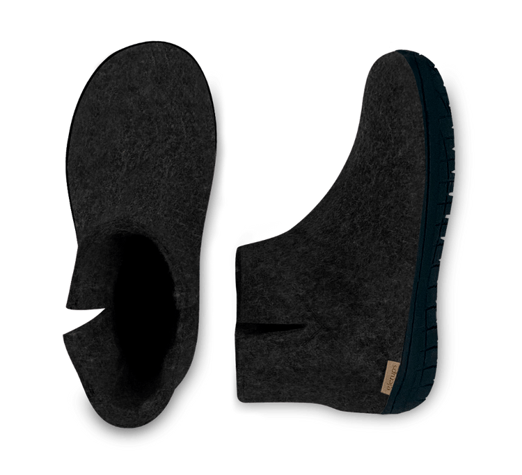The black rubber boot charcoal