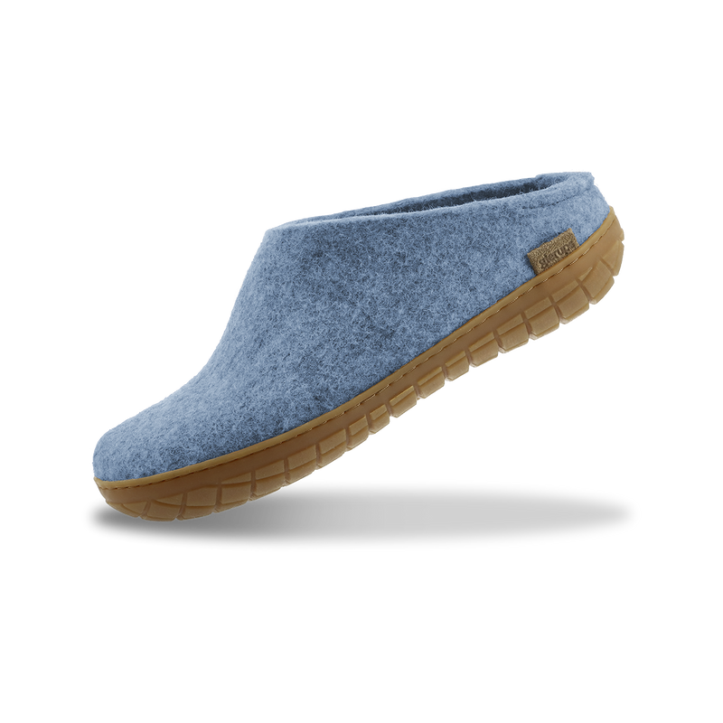 Slip-on with natural rubbersole in the colour Sky 