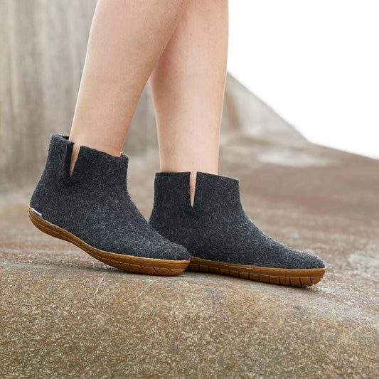 The honey rubber boot charcoal