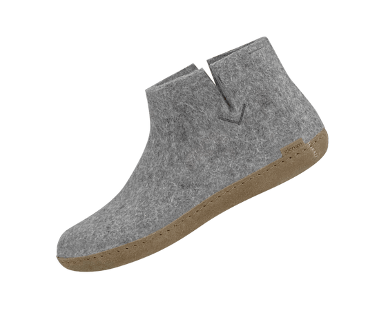The leather boot grey