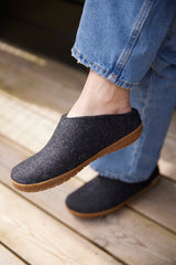 The honey rubber slip-on charcoal